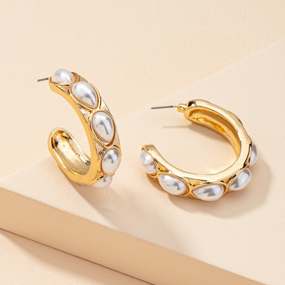 Retro Fashion C shaped Pearl Earrings